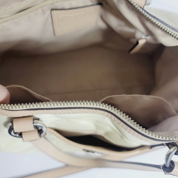 Coach Signature Embossed Patent Leather F25189 Elegant Cream Handbag Crossbody - Picture 13 of 17